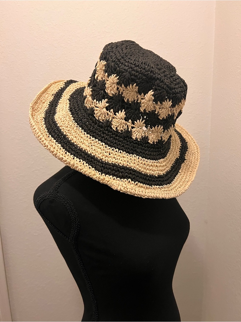 Woven Black and Natural Straw Sun Hat - Women